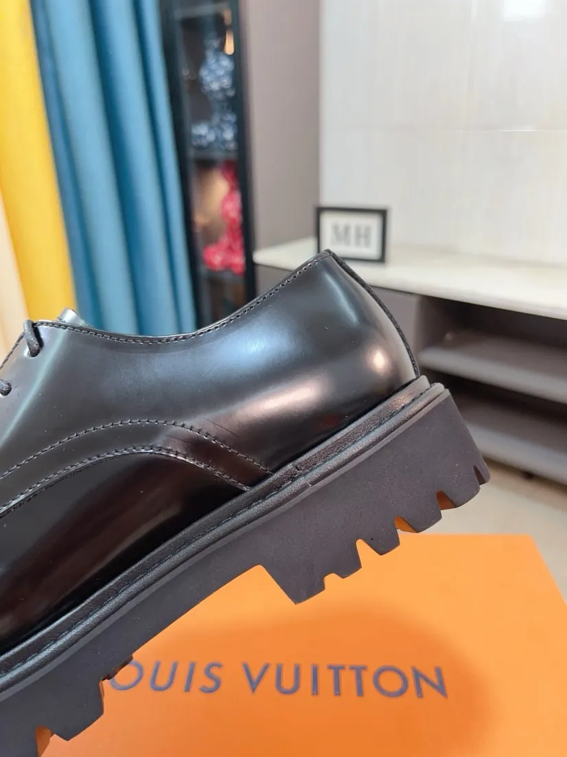 Men's shoes💰 660🌹🌹High version [LV] Louis Vuitton's popular casual leather shoes🎖Fashionable and elegant🎖🎖Material: Original imported open-edge beaded cowhide, washed cowhide leather lining, original open-molded rubber outsole, high-end and classy, ​​elegant quality, instantly transforming into a handsome man when you step on the foot❤❤Standard\nNumber of sizes: 39-44, 38, 45 customized